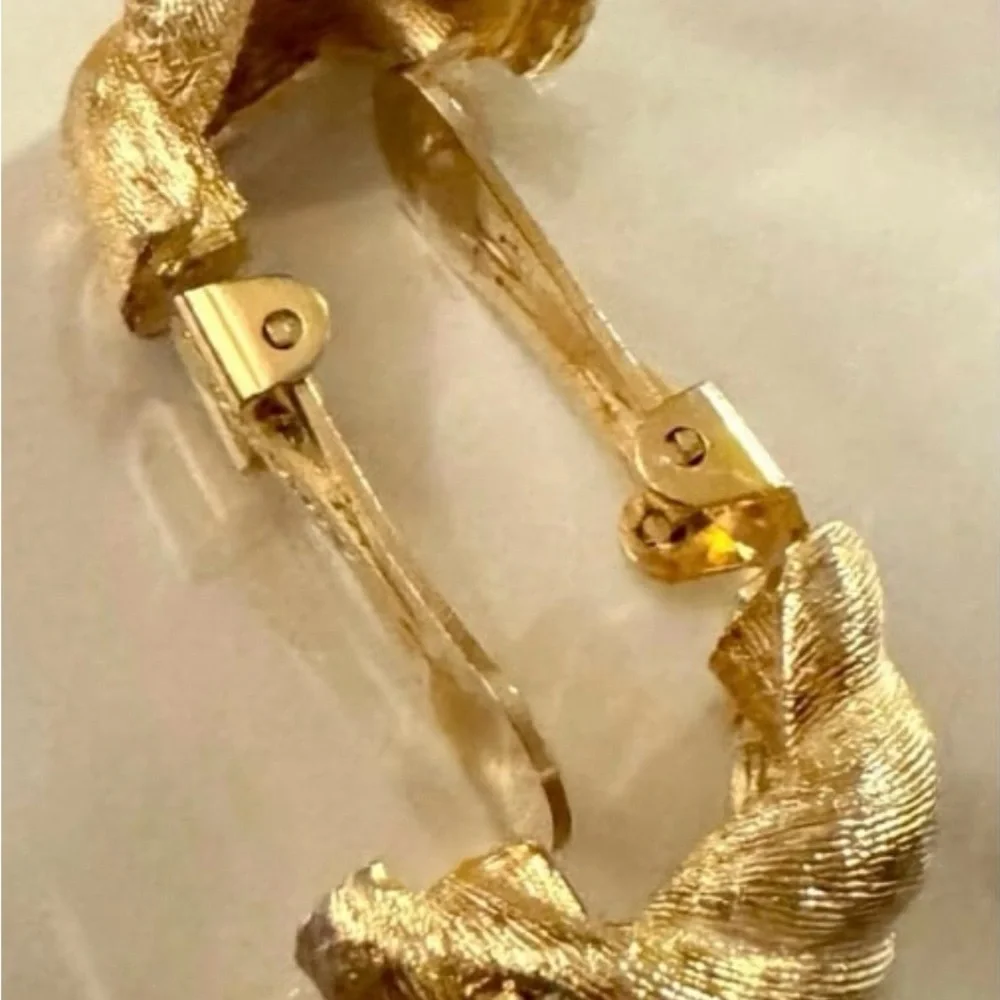 Vintage Christian Dior Gold Tone Rhinestone Clip - Picture 4 of 9